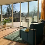 Rose Bed & Breakfast 3*