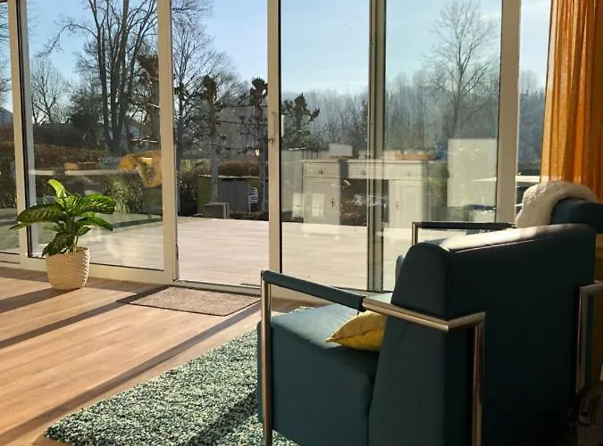 Rose לינה וארוחת בוקר 3*